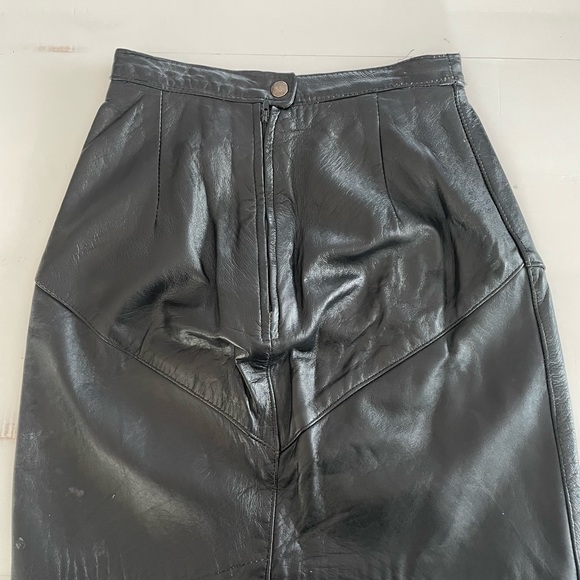 Black Vintage leather skirt - Picture 5 of 6